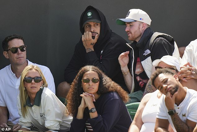 Nick Kyrgios odhalil veľké zranenie pred januárovým Australian Open: „Neviem, Nick Kyrgios (vľavo hore) sa cítil na dne po tom, čo hviezdu z Aussie v posledných rokoch sužovali zranenia.