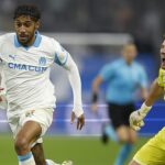 Nick Pope (vpravo) vynechal zápas proti Evertonu pre zranenie, niekoľko dní po jeho zavýjaní proti Marseille