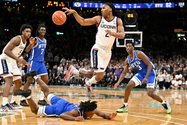 Basketbal NCAA: Séria Sieň slávy – Boston – Connecticut v Brigham Young