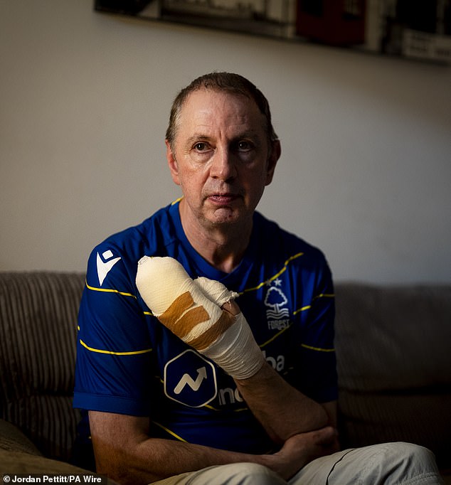 Nottingham Forest daroval 10 000 libier fanúšikovi hrdinu, ktorý holými Nottingham Forest daroval 10 000 libier obeti pobodania Huntingdona Stephenovi Creanovi