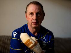 Nottingham Forest daroval 10 000 libier na vycvičenie obete nožom šesťkrát bodnutým nožom Stephen Crean, zblízka obrázok v bare