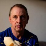 Stephen Crean, zblízka obrázok v bare