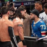 Nováčik Giants Cam Skattebo bojuje s hviezdami WWE v Madison Square Garden