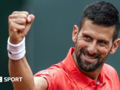 Novak Djokovič dostal „facku od reality“, ale verí, že môže vyhrať rekordný 25. grandslamový turnaj Novak Djokovic celebrates a victory at the Geneva Open
