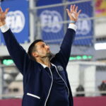 Novak Djokovič podáva ikonickú fotografiu, keď sa zúčastnil Veľkej ceny Kataru