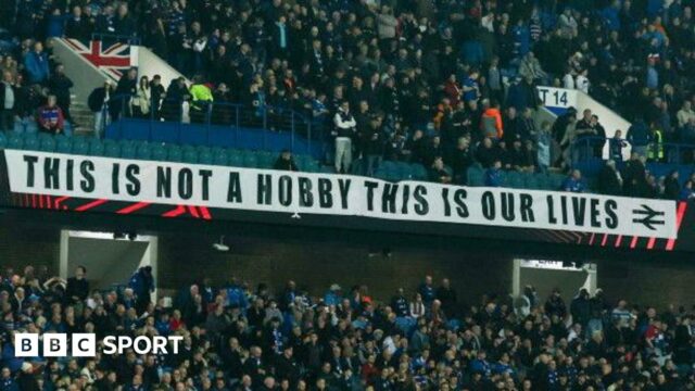 Noví Rangers svitajú tak ďaleko ako kedykoľvek predtým počas Európskeho A Rangers banner unfurled at Ibrox on Thursday