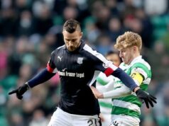 O desať rokov neskôr: Dundee proti Celticu a ligový zápas v Amerike, ktorý sa nikdy nestal Marcus Haber z Dundeeho a Stuart Armstrong z Keltov sa stretli v roku 2016 na škótskej pôde.