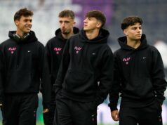 Obranca Barcelony vypadol na 10 týždňov, pretože potvrdilo zranenie kolena Obranca Barcelony vypadol na 10 týždňov, pretože potvrdilo zranenie kolena