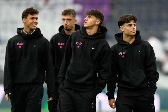 Obranca Barcelony vypadol na 10 týždňov, pretože potvrdilo zranenie kolena Obranca Barcelony vypadol na 10 týždňov, pretože potvrdilo zranenie kolena