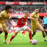 Obranca Premier League otvára dvere Barcelone