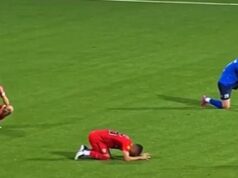 Odhalené: Futbalový manažér, ktorý zomrel uprostred zápasu a nechal hráčov neveriacky na ihrisku, „sťažoval sa na ryby, ktoré zjedol“ hodiny pred infarktom – ako hovorí zničená hviezda Jeden z futbalistov, ktorí sa pokazili po tom, čo sa dozvedeli, že ich manažér zomrel uprostred zápasu, prezradil, že sa hodiny pred infarktom „sťažoval na rybí obed“.