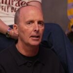 Mike Dean prezradil, že koncom tohto mesiaca bude hrať ako nosič na Ladies European Tour