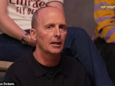 Odhalené: Nezvyčajná nová práca bývalého rozhodcu Premier League Mikea Deana v inom športe – po tom, čo skončil, pretože nenávidel prácu VAR Mike Dean prezradil, že koncom tohto mesiaca bude hrať ako nosič na Ladies European Tour