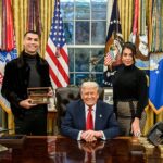 Donald Trump počas návštevy DC daroval Cristianovi Ronaldovi kľúč od Bieleho domu