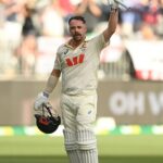 Travis Head sa stal najpopulárnejším mužom v Austrálii, keď jeho dynamitové storočie postavilo Anglicko do boja v prvom teste popola (na obrázku)