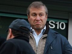 Odhalené: Roman Abramovič chce poslať 1,54 miliardy libier z predaja Chelsea svojim vlastným spoločnostiam – vyvolávajú obavy, že menej ako POLOVINA z fondu 2,35 miliardy libier skončí s obeťami vojny na Ukrajine Len čistý zisk z predaja Chelsea za 2,35 miliardy libier Romanom Abramovičom by mohol ísť obetiam vojny na Ukrajine. Účty naznačujú, že pôžičky v celkovej výške 1,54 miliardy libier je potrebné najskôr splatiť spoločnostiam vlastneným Abramovičom