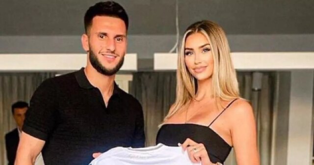 Ohromujúca mama futbalovej hviezdy zmätená pre jeho WAG na úžasných Leon Dayaku