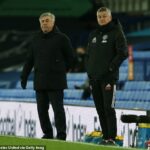 Ole Gunnar Solskjaer otvoril interakciu s Carlom Ancelottim počas jeho vedenia Man United (na obrázku Solskjaera a Ancelottiho počas zápasu v decembri 2020)