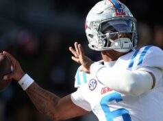 Ole Miss Trinidad Chambliss ukradli dresy pred zápasom rivality, hovorí tréner Ole Miss Trinidad Chambliss ukradli dresy pred zápasom rivality, hovorí tréner