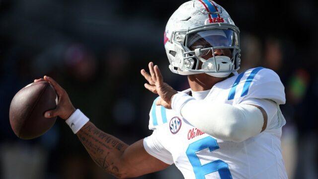 Ole Miss Trinidad Chambliss ukradli dresy pred zápasom rivality, hovorí Ole Miss Trinidad Chambliss ukradli dresy pred zápasom rivality, hovorí tréner