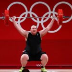 Transgender športovkyne budú mať údajne od začiatku budúceho roka zakázané súťažiť v ženských súťažiach na olympijských hrách (na obrázku - transrodová atlétka Laurel Hubbard z Nového Zélandu)