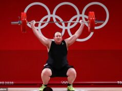 Olympijské hry majú zakázať VŠETKÝM transrodovým športovcom a súťažiacim Imane Khelif „DSD“ na ženských podujatiach po „nájdení vedeckých dôkazov o výhodách narodenia sa ako muža“ Transgender športovkyne budú mať údajne od začiatku budúceho roka zakázané súťažiť v ženských súťažiach na olympijských hrách (na obrázku - transrodová atlétka Laurel Hubbard z Nového Zélandu)