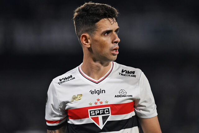 Oscar zo São Paula počas lekárskej prehliadky omdlie a pravdepodobne Oscar zo São Paula počas lekárskej prehliadky omdlie a pravdepodobne skončí vo futbale