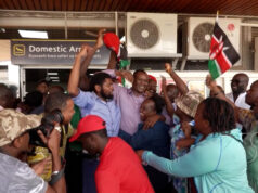 Oslobodení kenskí aktivisti tvrdia, že po mesiaci vo väzbe v Ugande bolo zle zaobchádzané | vláda Oslobodení kenskí aktivisti tvrdia, že po mesiaci vo väzbe v Ugande bolo zle zaobchádzané | vláda