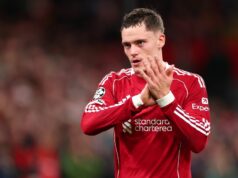 Otec Floriana Wirtza obhajuje hviezdu Liverpoolu po brutálnych komentároch Arséna Wengera Florian Wirtz v akcii za Liverpool