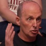 Bývalý rozhodca Premier League Mike Dean.