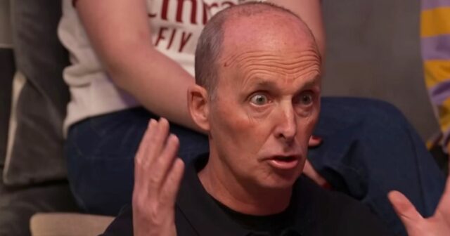 Bývalý rozhodca Premier League Mike Dean.