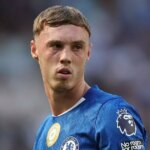 Cole Palmer sa pozerá počas zápasu Chelsea