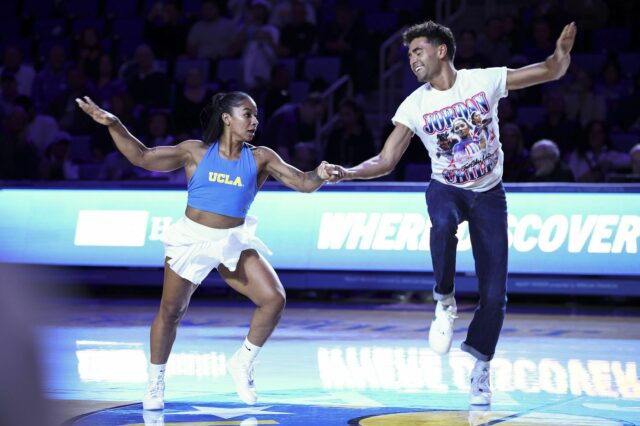 Partner DWTS Jordana Chiles Ezra Sosa dáva najavo pocity emocionálnym Jordan Chiles hovorí počas Fanatics Fest NYC 2025 v New Yorku. (Foto od Getty Images)