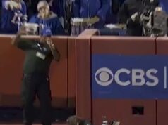 Patrick Mahomes zlikvidoval kameramana pasom Travis Kelce nedokázal zachytiť prehru Chiefs s Billsom Hoci kameraman nebol identifikovaný, NFL oznámila, že je v poriadku