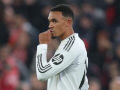 Paul Scholes povedal TAA, že odišiel z Liverpoolu do „horšieho tímu“, keď povedal, prečo ho vypískali Paul Scholes povedal TAA, že odišiel z Liverpoolu do „horšieho tímu“, keď povedal, prečo ho vypískali