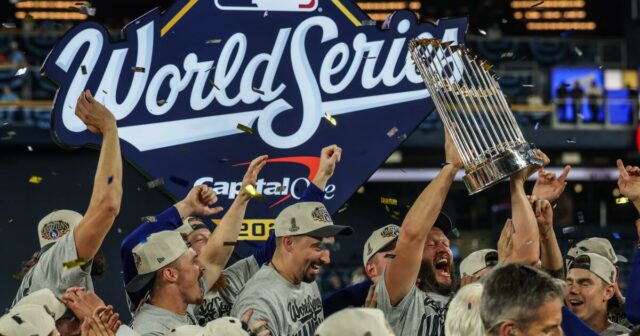Peniaze pomohli Dodgers vyhrať World Series. Ale kultúra ich dostala Peniaze pomohli Dodgers vyhrať World Series. Ale kultúra ich dostala cez hru 7