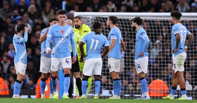 Pep Guardiola zúri na rozhodcu a tvrdí, že s Man City zle zaobchádzali | Futbal | Šport
