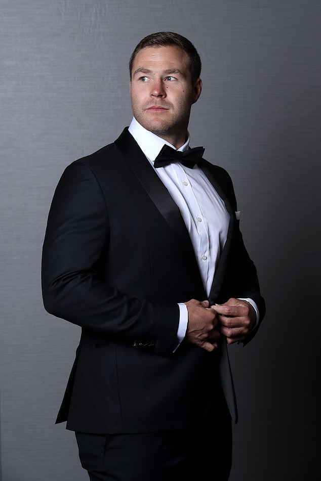 Pevná hviezda Trent Merrin vracia úder po tom, čo polícia Právnik zastupujúci bývalú hviezdu NSW a Kangaroos Trenta Merrina (na obrázku) po tom, čo bol obvinený z údajnej krádeže bohatstva v bitcoinoch od bývalého spoluhráča.