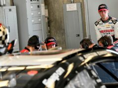 Pilot Penske Austin Cindric upustil od strohého porovnania medzi Gen3 Supercars a Next Gen Cup autami Spolujazdec Austina Cindrica (#6 Monster Castrol Racing Ford Mustang GT) Mark Winterbottom pred Penrite Oil Sandown 500. Zdroj: Getty
