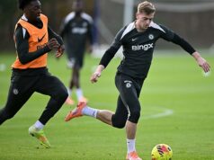 Počas reprezentačnej prestávky trénuje člen tímu bombového tímu Chelsea s prvým tímom napriek tomu, že Enzo Maresca trval na tom, že neexistuje žiadna cesta späť do tímu Člen bombového tímu Chelsea Axel Disasi (vľavo) počas reprezentačnej prestávky trénuje s prvým tímom