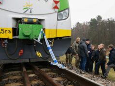 Poľsko obviňuje dvoch Ukrajincov, ktorí údajne pracujú pre Rusko, z výbuchu na železnici | Správy o vojne medzi Ruskom a Ukrajinou Poľsko obviňuje dvoch Ukrajincov, ktorí údajne pracujú pre Rusko, z výbuchu na železnici | Správy o vojne medzi Ruskom a Ukrajinou