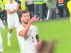 Portugalsko IMPLODE v Írsku: Zúrivý Bernardo Silva a Ruben Dias sa dostali do konfliktu s vlastnými fanúšikmi, keď šéf Roberto Martinez obviňuje súperov z násilnej červenej karty Cristiana Ronalda Portugalsko IMPLODE v Írsku: Zúrivý Bernardo Silva a Ruben Dias sa dostali do konfliktu s vlastnými fanúšikmi, keď šéf Roberto Martinez obviňuje súperov z násilnej červenej karty Cristiana Ronalda