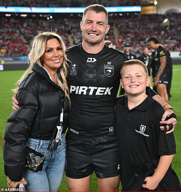 Posledný futbalový zápas Kierana Forana – keď sa legenda NRL Kieran Foran sa v nedeľu večer odhlási jednou z najzaslúženejších rozlúčok v ragbyovej lige - a o 15 hodín neskôr začne žiť ako asistent trénera v Manly Sea Eagles.