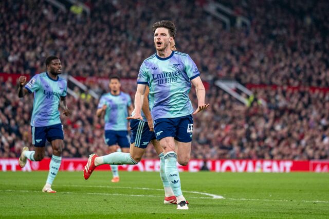 Arsenal vs Bayern Mníchov potvrdené zostavy - Declan Rice oslavuje gól proti Manchestru United