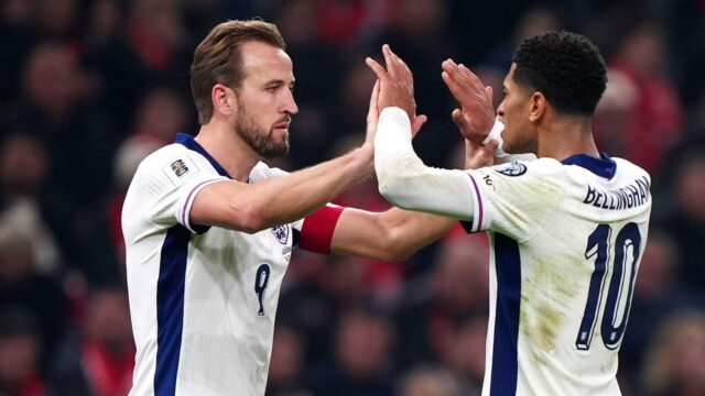 Pozrite sa na Judea Bellinghama, ktorý nehanebne neoslavuje s Harrym Pozrite sa na Judea Bellinghama, ktorý nehanebne neoslavuje s Harrym Kaneom