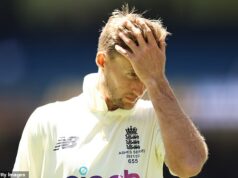 Prečo Joe Root nikdy v Austrálii nezasiahol tonu: Výstrel, ktorý musí odložiť, aby ukončil Ashes hoodoo, ako sú Aussie ihriská jeho kryptonitom… a David Gower predpovedá, kedy túto zimu konečne zlomí svoju kliatbu Joe Root zaznamenal viac testovacích jázd ako ktorýkoľvek iný anglický pálkar... ale jediná medzera v jeho inak bezchybnom životopise je veľa v Austrálii