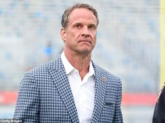Prečo Lane Kiffin odkladá rozhodnutie LSU po „hodinovom“ stretnutí s šéfmi Ole Miss Lane Kiffin chce údajne dokončiť sezónu s Ole Miss pred odchodom do LSU