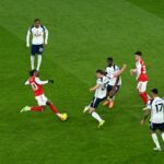 Martin Zubimendi a Leandro Trossard stáli v ofsajde, keď Eze prestrelil telá (Arsenal FC cez Getty Images)