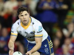 Prečo je týchto šesť hviezd NRL tými najnešťastnejšími chlapmi v austrálskom futbale Mitchell Moses bol polovičným obrancom Kangaroos pri ich prvom triumfe na Pacifických majstrovstvách v roku 2024 - ale nedostal šancu hrať v Anglicku