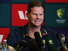 Prečo pichľavý úbohý útok Steva Smitha na Montyho Panesara odhaľuje, že ho stále prenasleduje Sandpapergate – a jeho zlovestnejší skrytý prvok, ktorý sa rýchlo obrátil proti nemu Steve Smith bizarne vyzdvihol neslávne známy vzhľad Montyho Panesara v roku 2019 Celebrity Mastermind po tom, čo sa ho v predvečer prvého testu Ashes opýtali na komentáre spinnera.